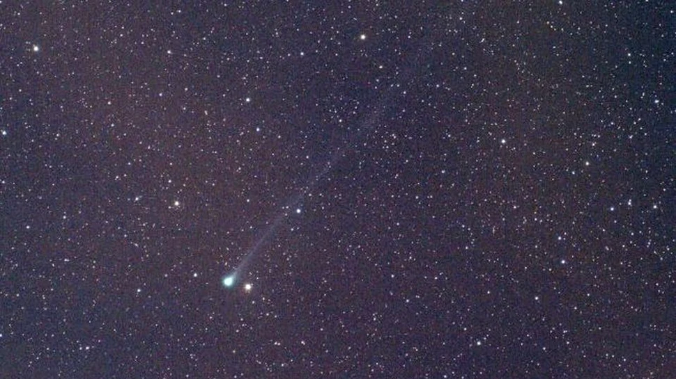Cometa SWAN, cu o ”coadă” lungă de 16 milioane de kilometri, va fi vizibilă cu ochiul liber în drumul ei spre Soare