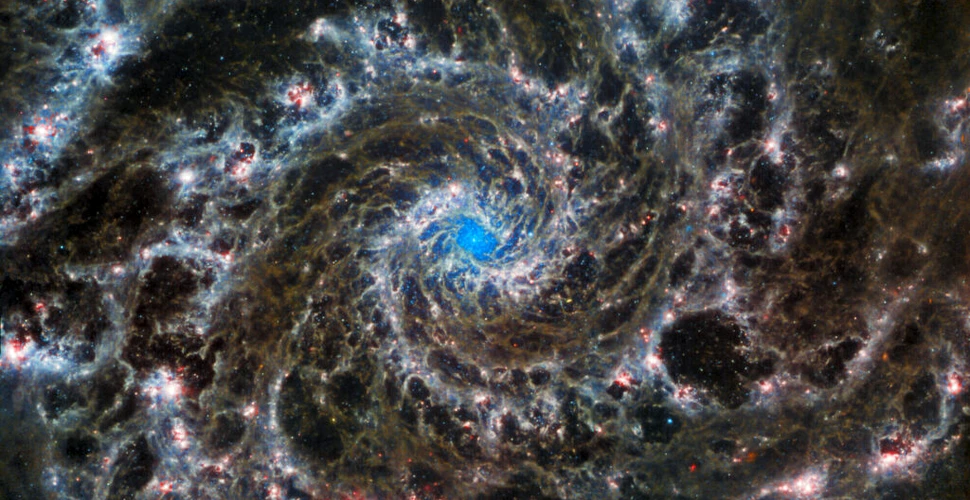 Telescopul Spațial Webb „a străpuns inima” galaxiei Fantomă