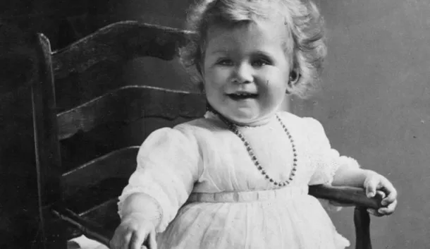 Regina Elisabeth II în copilarie