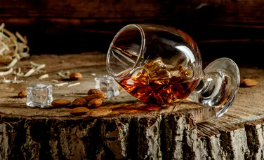 Oamenii consumă mai puțin alcool. De ce se produce această schimbare?