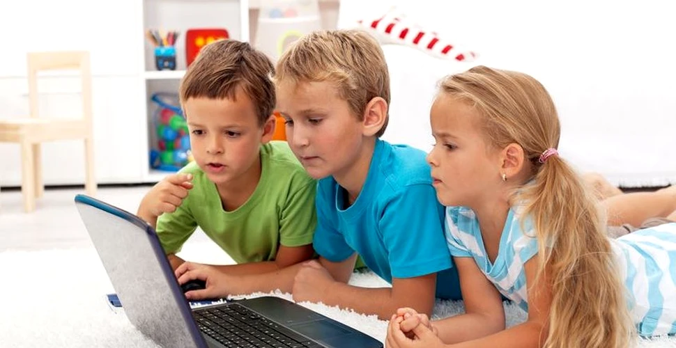 Drama copiilor crescuţi în faţa laptopului