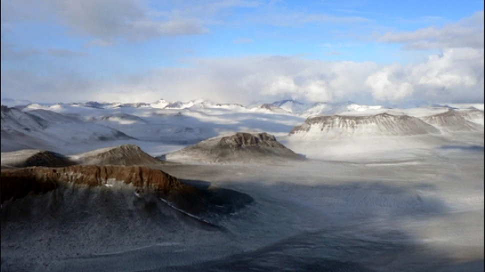 Ce se ascunde sub gheata Antarcticii