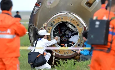 China încheie cu succes cea mai lungă misiune spaţială cu echipaj uman: Shenzhou X a revenit cu bine pe Terra
