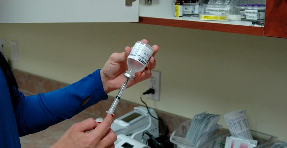 Un vaccin experimental  împotriva COVID-19 are rezultate pozitive în testele pe oameni