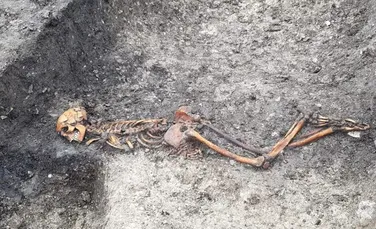 Scheletul victimei unei crime „misterioase” a fost descoperit lângă un monument similar celui de la Stonehenge