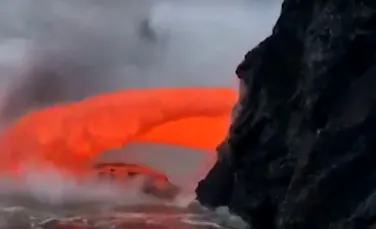 Momentul incredibil în care lava încinsă ajunge în ocean. ”Totul a fost urmat de o experienţă pe care poţi să o trăieşti doar o dată în viaţă”