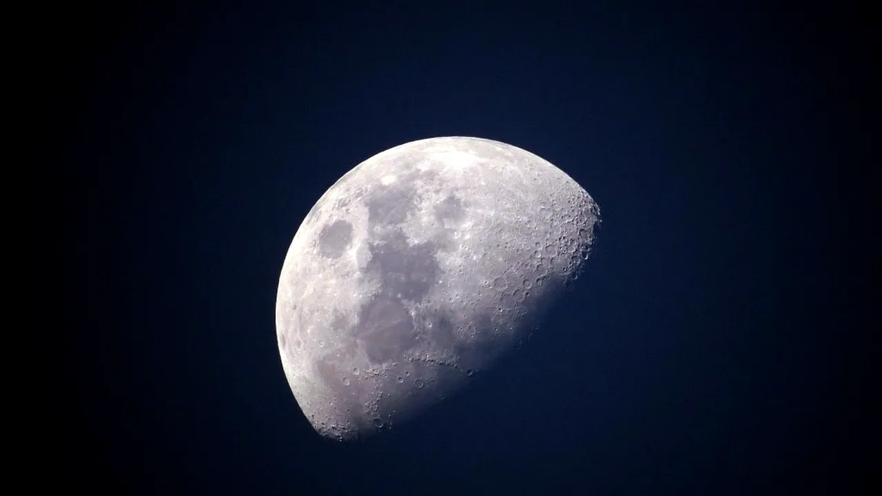 luna -spatiu_pixabay_descopera 