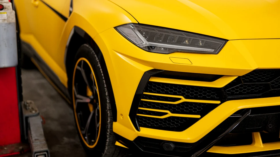 Legătura dintre mașinile scumpe și bărbații cu penisuri mici, în sfârșit confirmată