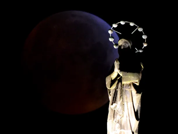 Imagini cu eclipsa totală de Lună din ianuarie 2019