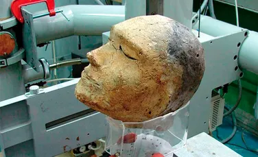Craniul unui berbec descoperit într-o mască funerară veche de peste 2.000 de ani