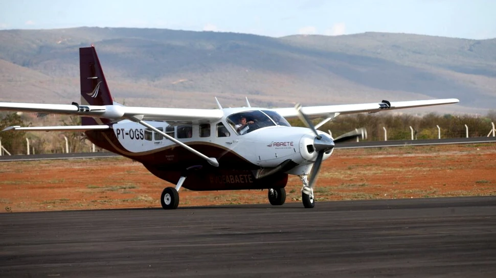 Un avion cargo a zburat peste 80 de kilometri fără pilot la bord