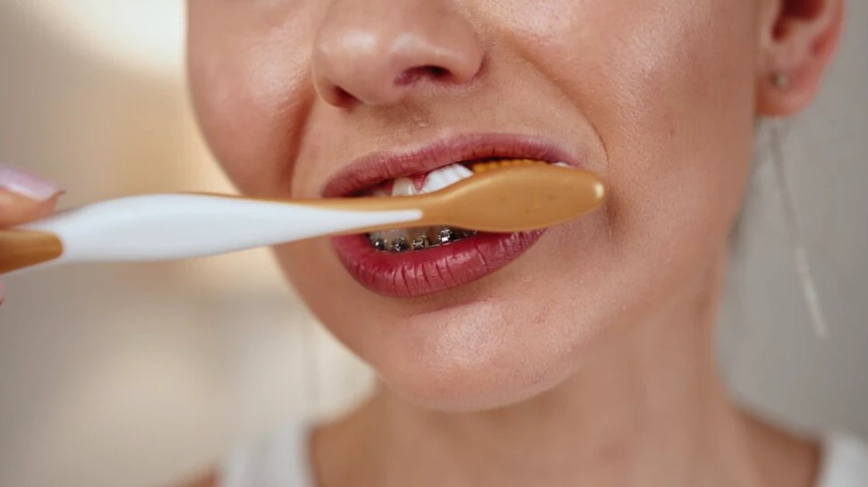 De ce este foarte important să ne spălăm pe dinți atunci când suntem internați în spital?