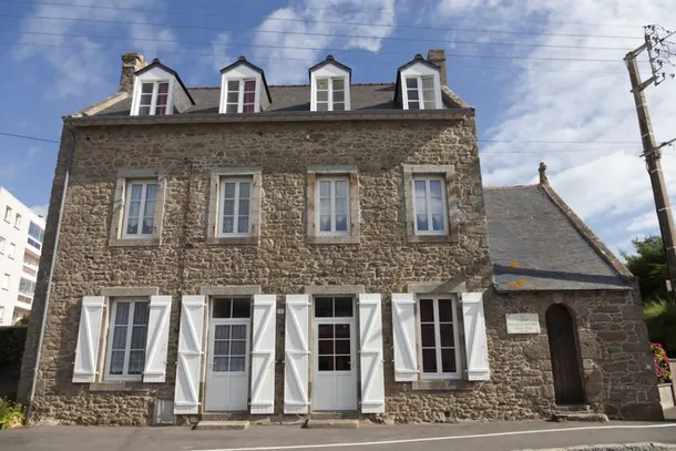 Casa din Saint Malo unde şi-a petrecut ultimii ani ai vieţii exploratorul Jaques Cartier. Astăzi, edificiul este muzeu.