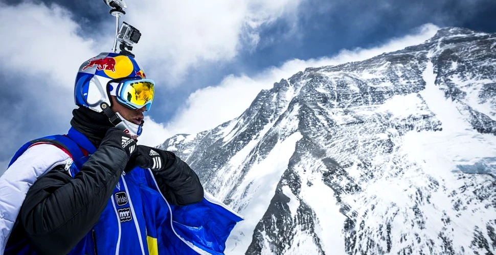 Record mondial pe Everest: cel mai îndrăzneţ BASE jump din istorie, de la 7220 de metri deasupra nivelului mării (FOTO/VIDEO)
