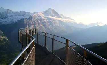 First Cliff Walk din Elveţia, atracţia turistică nerecomandată celor cu inima slabă. Galerie FOTO
