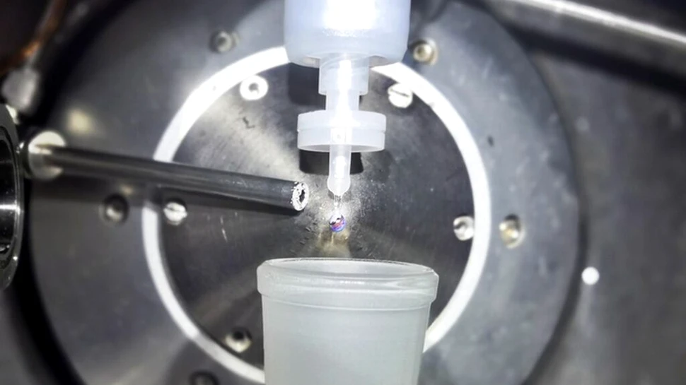 Cercetătorii au transformat apa în metal. Cum au reușit?