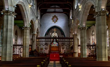 Incident bizar într-o biserică din Londra. Cum a apărut un episcop în fața spectatorilor?