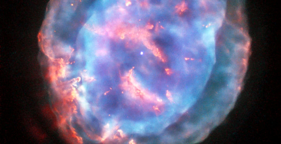 Telescopul Hubble a reperat o nebuloasă planetară la 6.000 de ani lumină distanţă