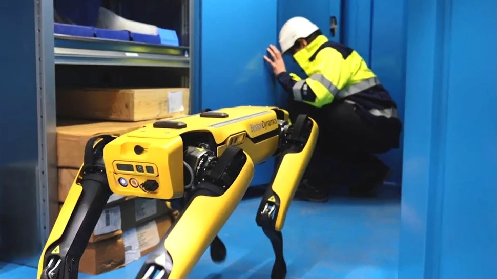 Britanicii vor înlocuirea imigranţilor din fabrici cu roboţi
