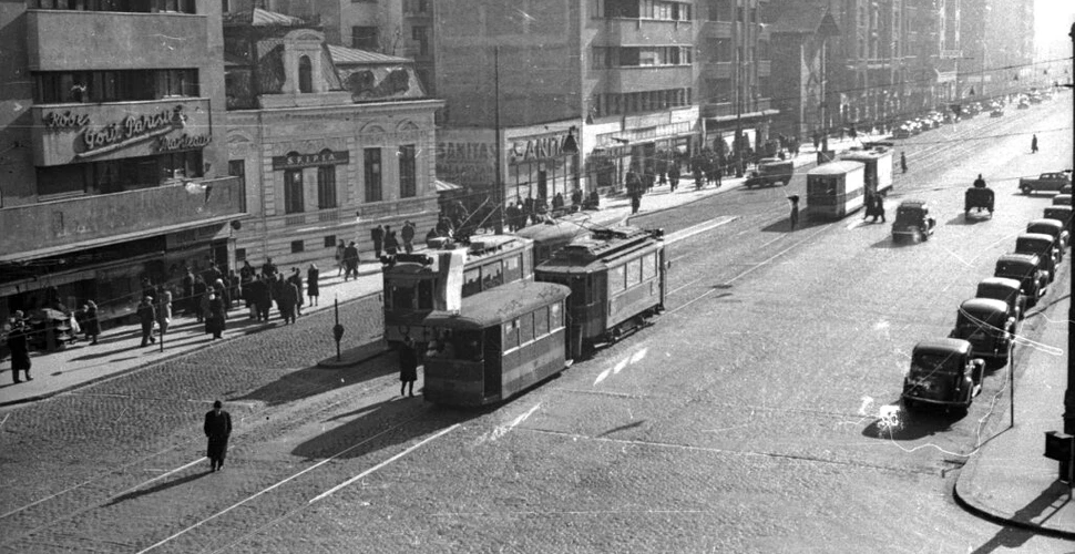 Panica creată de introducerea primului tramvai electric în Bucureşti. Avea culoarea verde. Circulă şi astăzi tot pe acelaşi traseu