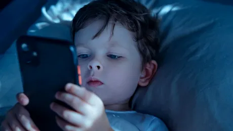 Generația crescută cu ecrane. Avertismentul unui medic despre o criză subestimată
