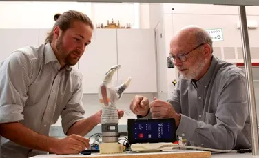 Cercetătorii de la Universitatea din Utah au reuşit să construiască un braţ protetic care poate ”simţi” obiectele