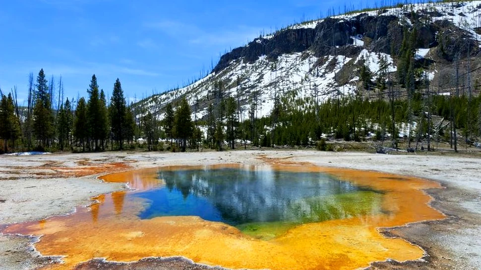 Un bărbat care a căzut într-un izvor termal s-a dizolvat în mai puţin de o zi