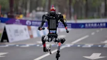 Un robot umanoid din China aleargă mai repede decât cel mai rapid om din lume