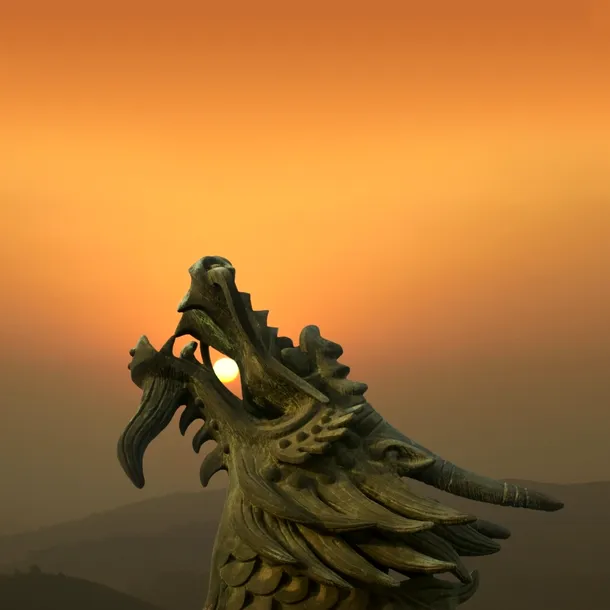 Dragon sculptat pe mausoleul împăratului Qin