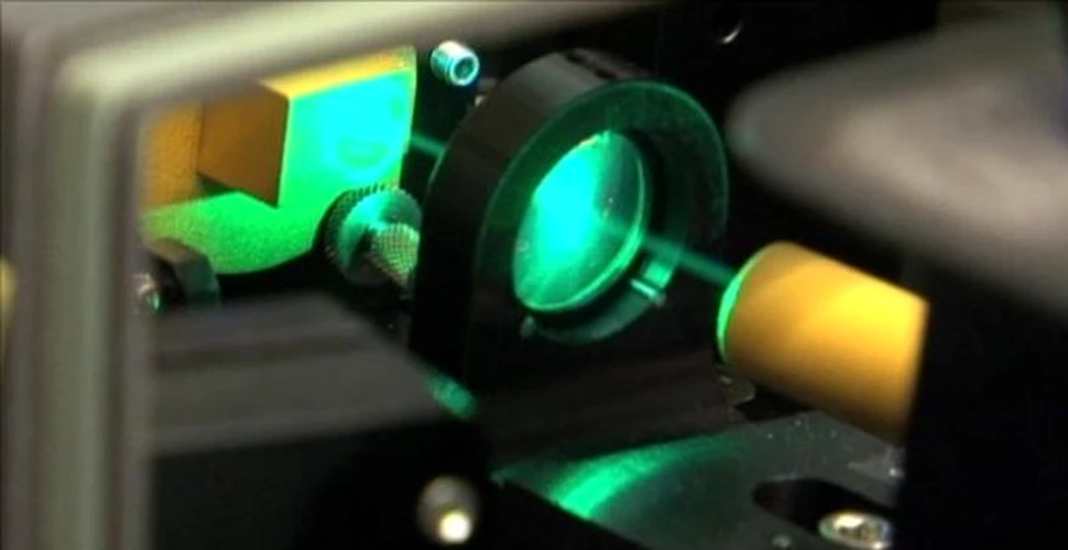 Camera cu laser fotografiaza dupa colt (VIDEO)