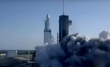 SpaceX a lansat cu succes cea mai puternică rachetă din lume în prima cursă comercială – VIDEO