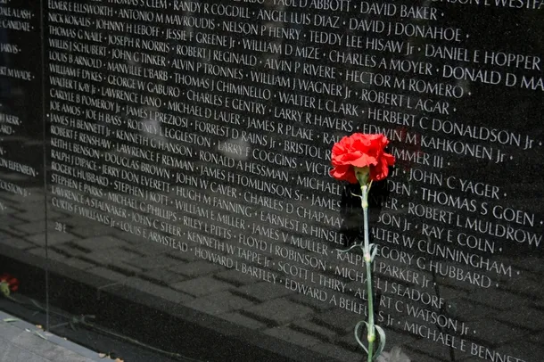 Monument ridicat în amintirea soldaţilor americani căzuţi în Vietnam