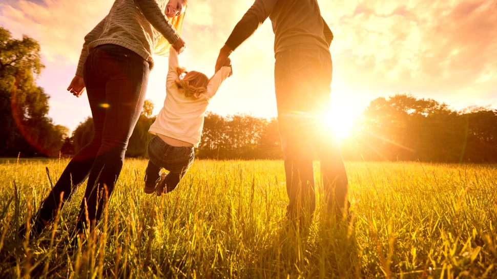 Orașul în care tinerii primesc 2.500 de dolari dacă fac copii