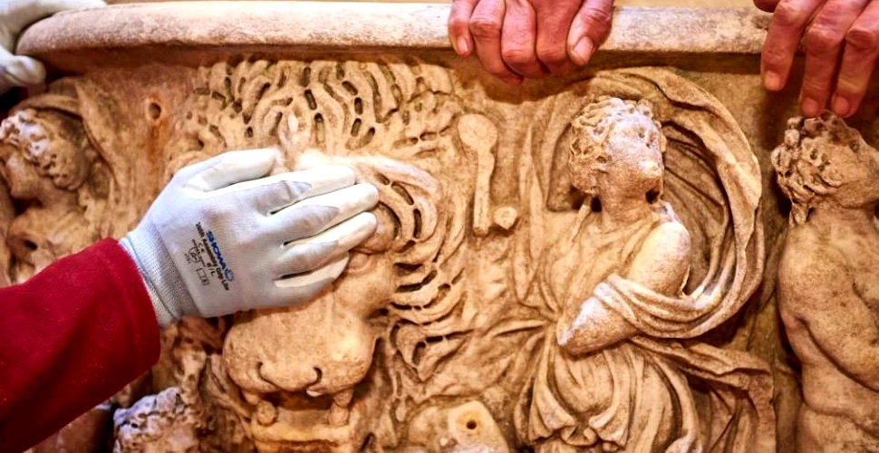 Un sarcofag roman vechi de 1700 de ani, descoperit în Marea Britanie, îi pune în dificultate pe cercetători