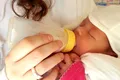 Bebelușii hrăniți cu biberonul înghit milioane de microplastice în fiecare zi