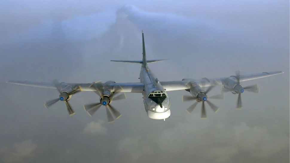A început Războiul Rece 2? Bombardierele nucleare ruseşti au pătruns de 16 ori în spaţiul aerian al SUA în 10 zile