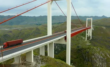 Chinezii au inaugurat cel mai înalt pod din lume – VIDEO