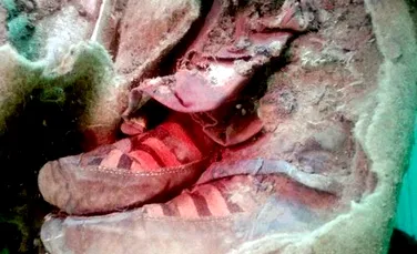 O mumie veche de 1.500 de ani, descoperită recent, pare să fie încălţată cu ADIDAŞI. Ce explicaţie oferă arheologii – FOTO