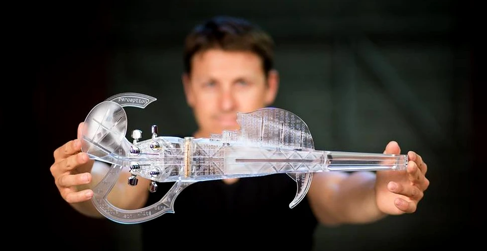 Cea mai uşoară vioară electrică „imprimată”, realizată de un inginer francez VIDEO