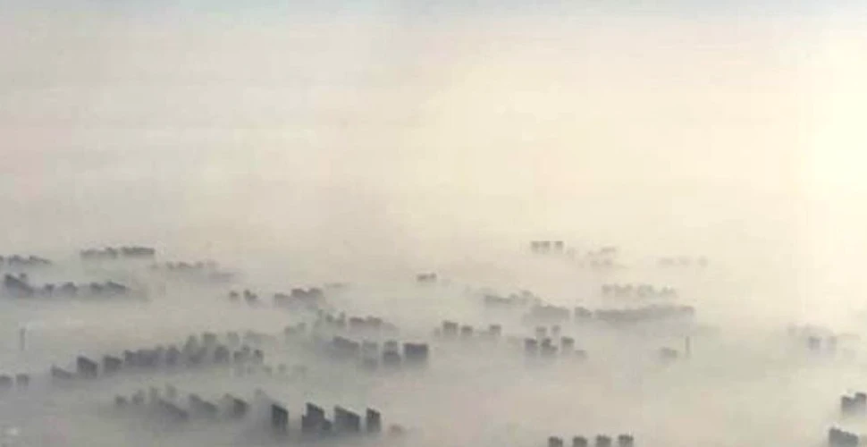 Cod ROŞU în China. Smogul a devenit atât de dens încât abia se mai văd vârfurile zgârie-norilor – FOTO