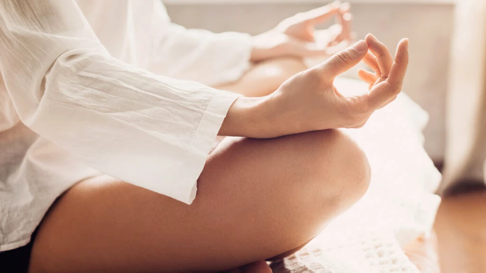 O femeie a fost tratată cu ceai de plante și meditație după ce i s-a extirpat o aluniță