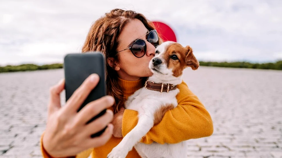 Iată de ce nu este bine să-ți pupi animalul de companie!