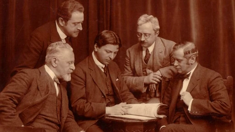 Vara dinaintea Marii Uniri. „Enescu reușea să dea singur iluzia unei adevărate orchestre”