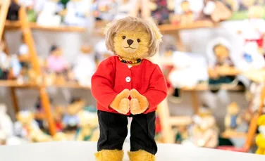 Ursuleț de pluș creat special pentru Angela Merkel. Cât costă jucăria