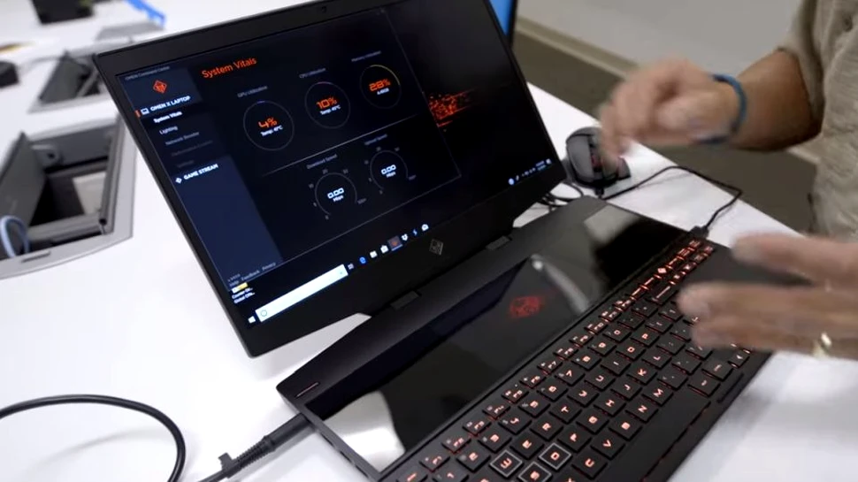 HP lansează un laptop cu două ecrane. Ce poţi face pe el