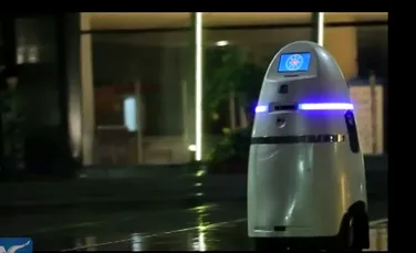 Chinezii au lansat robotul poliţist – VIDEO