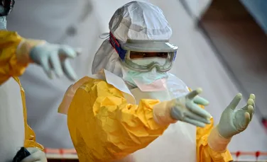 Medicii şi infirmierele se sacrifică în Sierra Leone pentru a opri extinderea Ebola