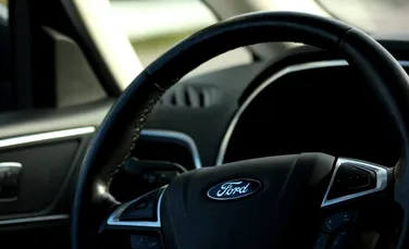 Ford a patentat o tehnologie care ar permite afișarea reclamelor direct în bordul mașinii