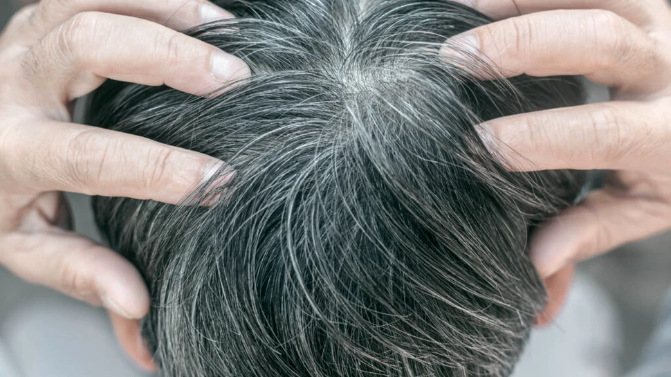 Cercetătorii ar fi descoperit de ce albește părul