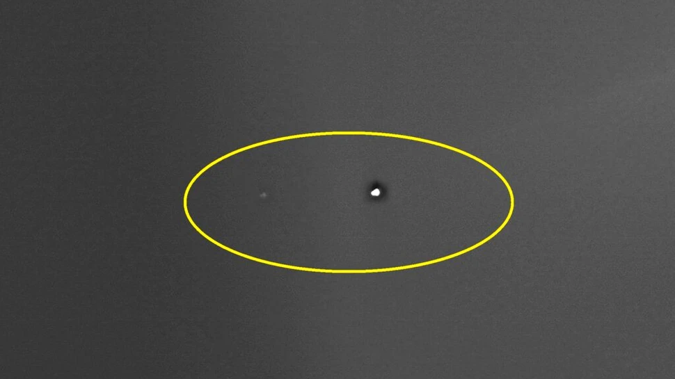 Luna și Pământul, văzute de pe Marte ca două puncte neclare din spațiu